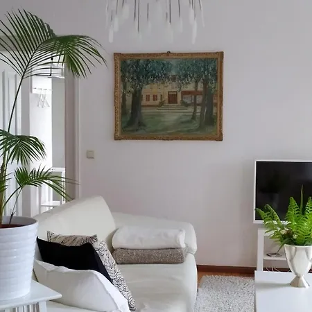 Schlossparkferienwohnungen Mit Garten Appartement Rheinsberg