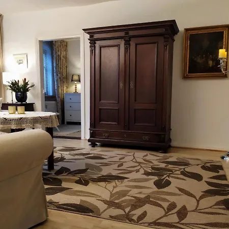 Апартаменты Schlossparkferienwohnungen Mit Garten Райнсберг