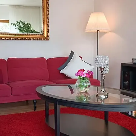 Schlossparkferienwohnungen Mit Garten Appartement *