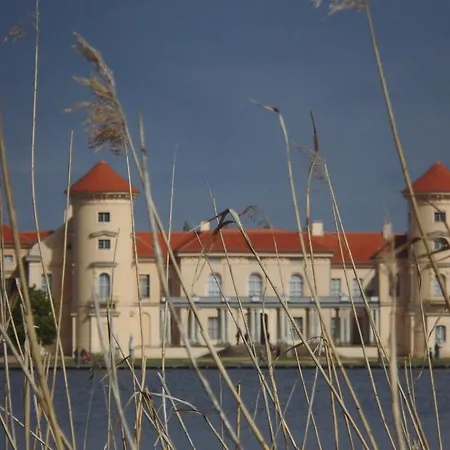 Schlossparkferienwohnungen Mit Garten