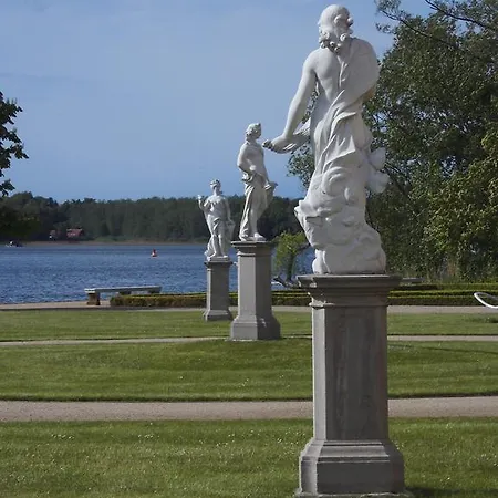 Apartament Schlossparkferienwohnungen Mit Garten