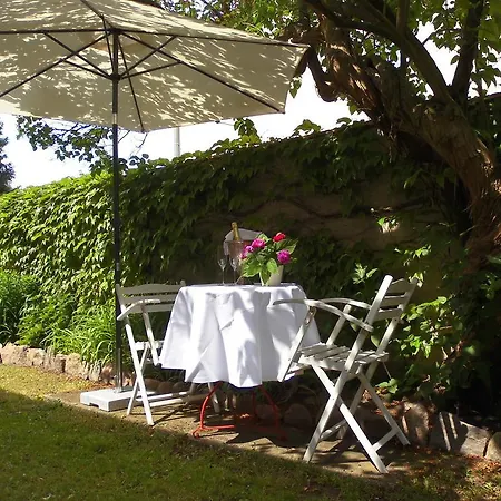 Schlossparkferienwohnungen Mit Garten Apartament