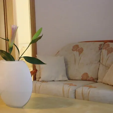 Schlossparkferienwohnungen Mit Garten