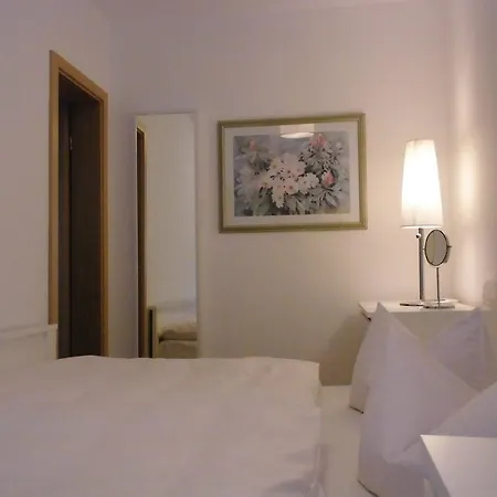 Appartement Schlossparkferienwohnungen Mit Garten *