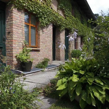 Schlossparkferienwohnungen Mit Garten Appartement