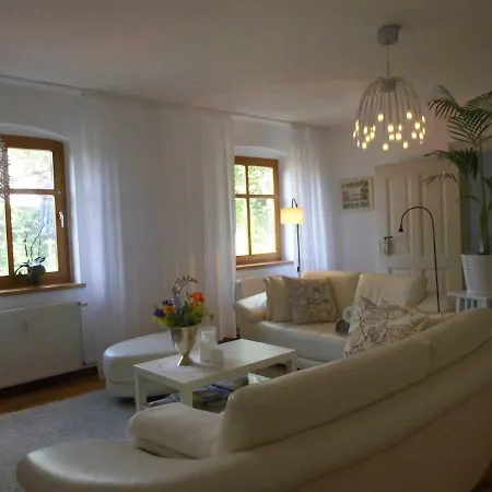 Апартаменты Schlossparkferienwohnungen Mit Garten Райнсберг