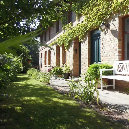 Schlossparkferienwohnungen Mit Garten Appartement Rheinsberg