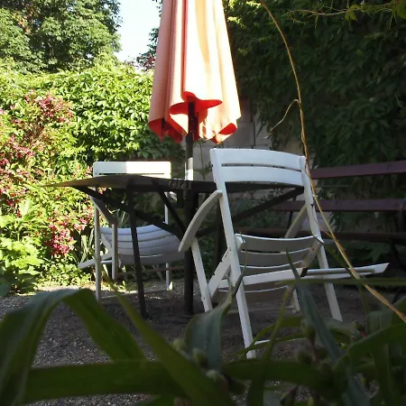 Schlossparkferienwohnungen Mit Garten Апартаменты