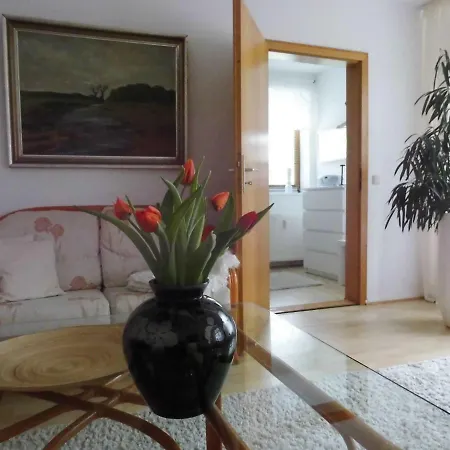 Appartement Schlossparkferienwohnungen Mit Garten Rheinsberg