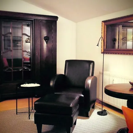 Schlossparkferienwohnungen Mit Garten דירה *