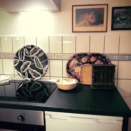 Schlossparkferienwohnungen Mit Garten Appartement *