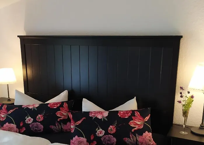 Schlossparkferienwohnungen Mit Garten * راينزبرج