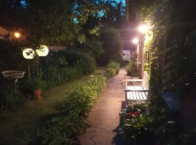 Schlossparkferienwohnungen Mit Garten شقة *