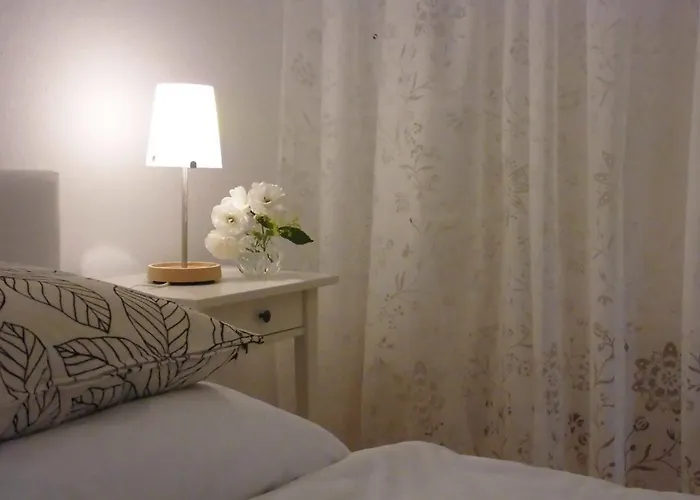 Schlossparkferienwohnungen Mit Garten * راينزبرج