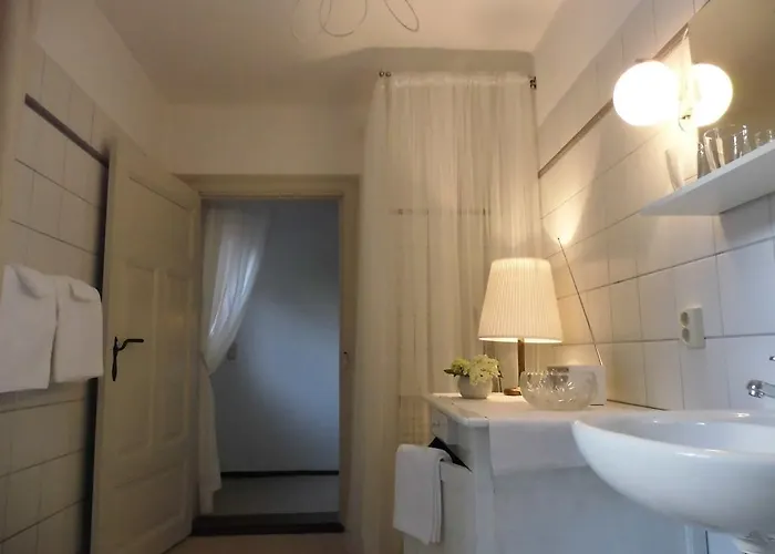 Schlossparkferienwohnungen Mit Garten * راينزبرج