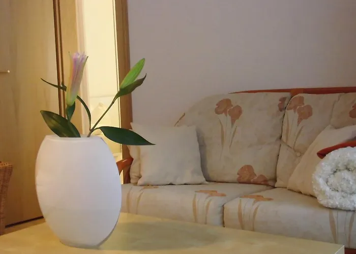 Schlossparkferienwohnungen Mit Garten