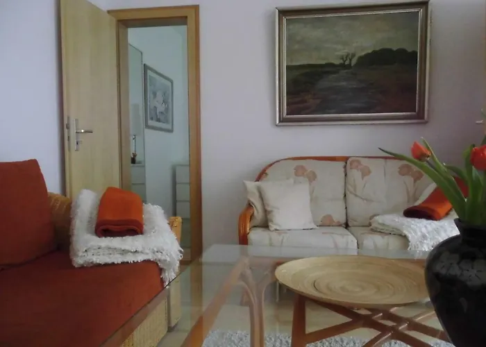 Schlossparkferienwohnungen Mit Garten * راينزبرج