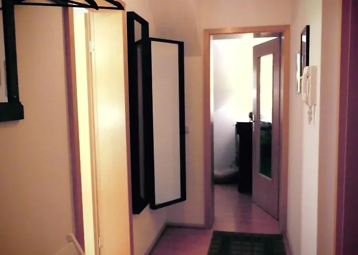 Schlossparkferienwohnungen Mit Garten شقة *