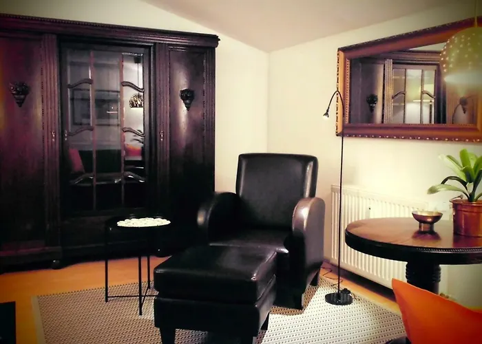 Schlossparkferienwohnungen Mit Garten Apartmán *