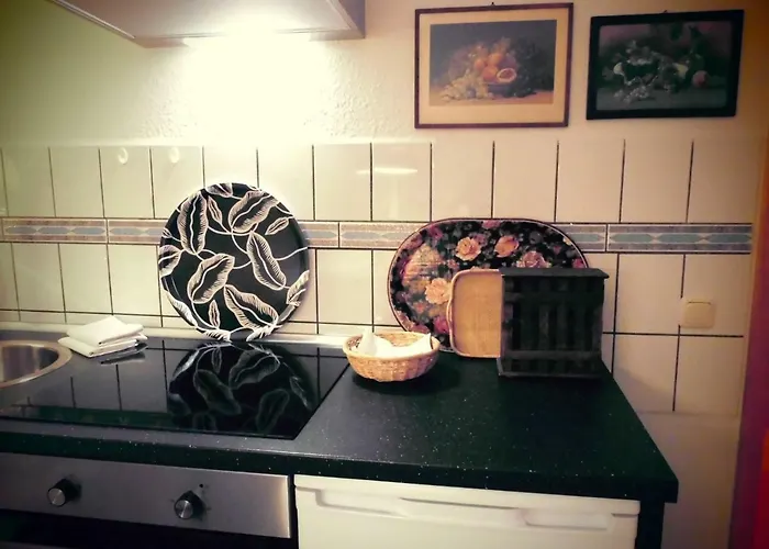 Schlossparkferienwohnungen Mit Garten Апартаменты *